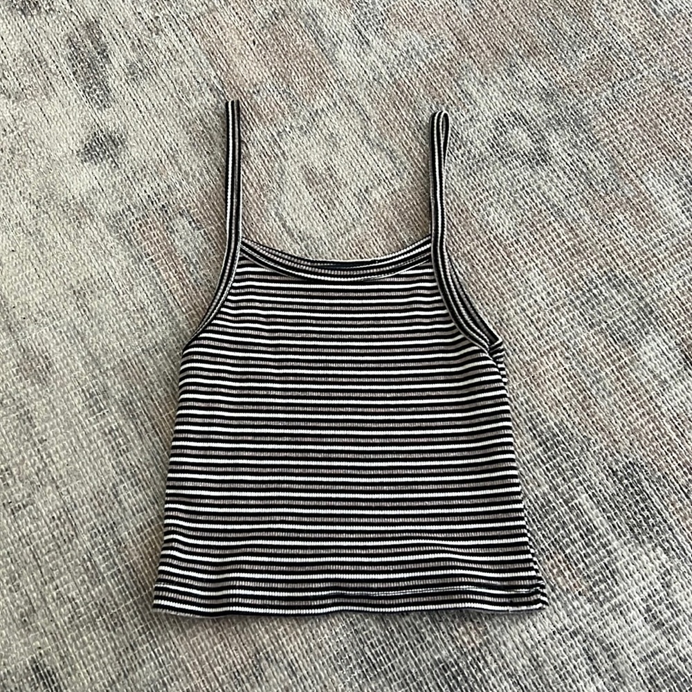 Brandy Melville gray/white/black crop top